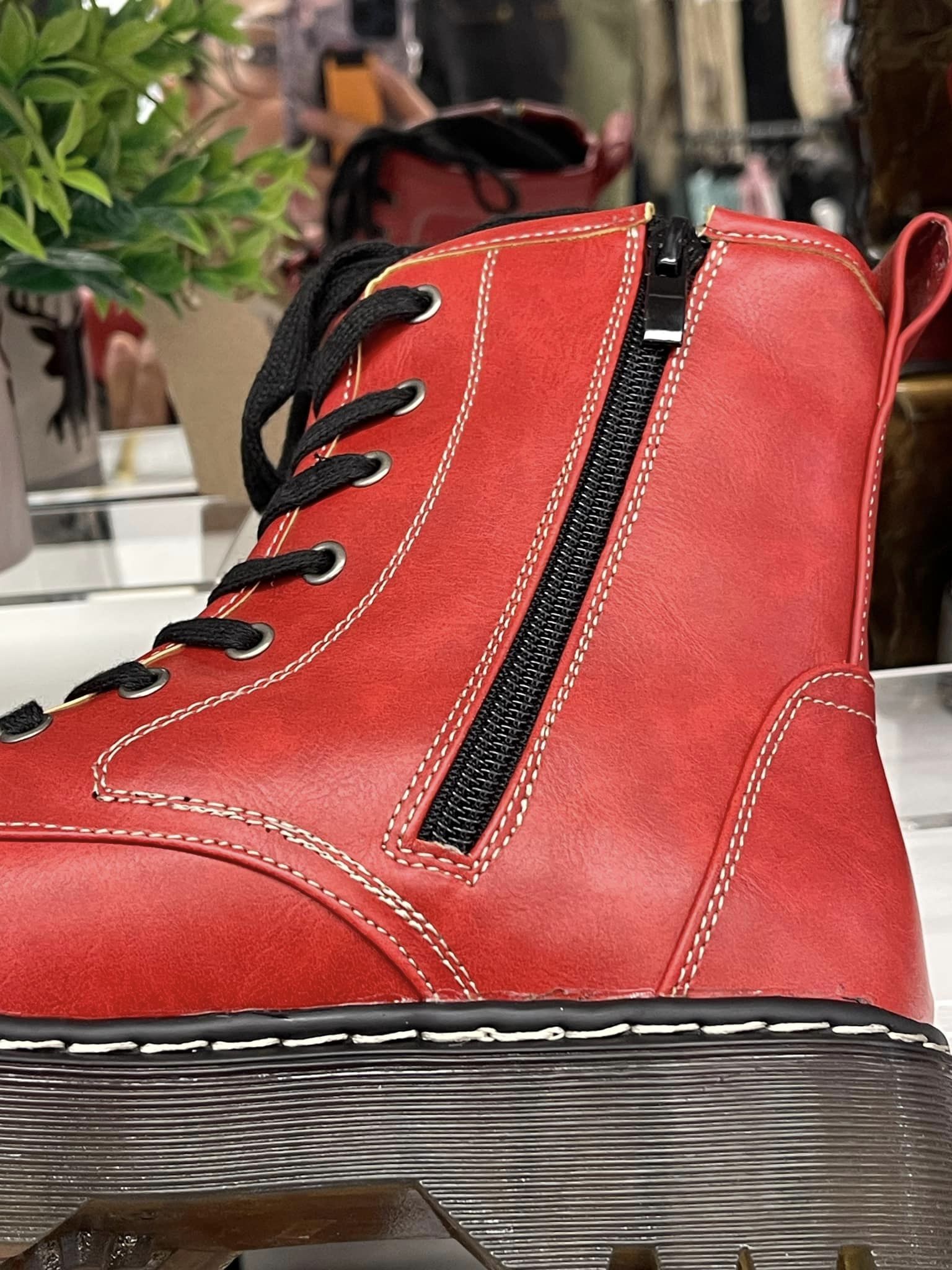 JJ Vegan Boots in Red Red 40